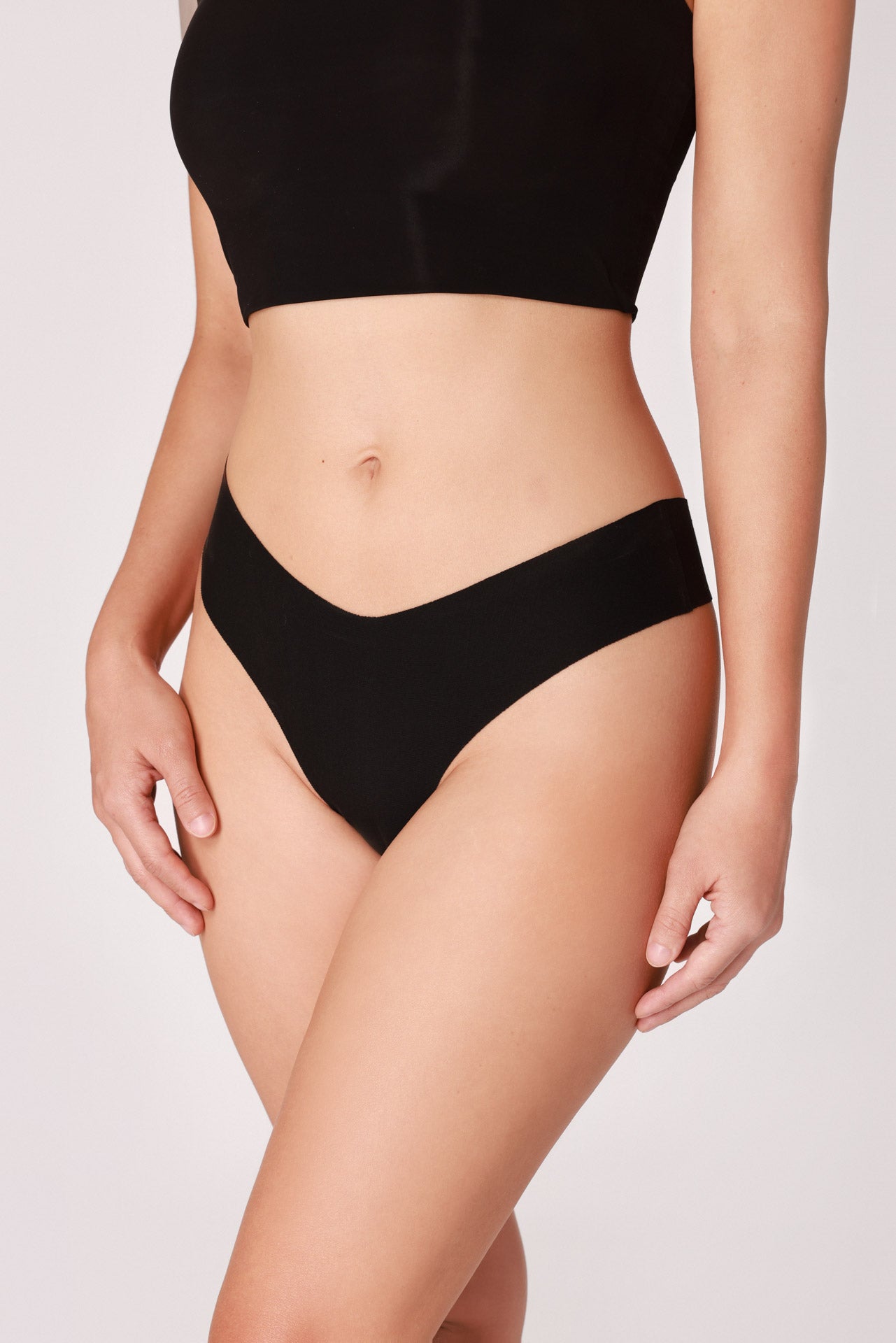 JUA NUR black V shape front